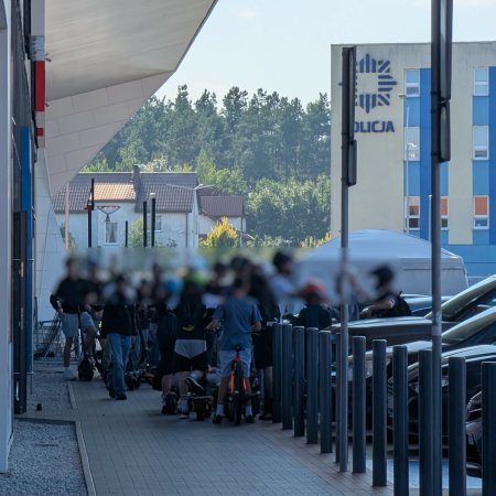 Spotkali się niemal pod oknami policji. Nietypowy zlot w Ostrołęce [ZDJĘCIA]