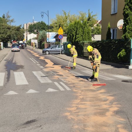 Poranny alarm w centrum Ostrołęki. Zagrożenie na trasie w kierunku ratusza [ZDJĘCIA]