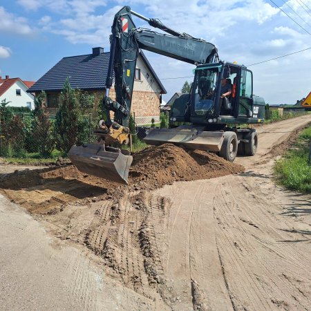 Mieszkańcy zyskają lepszy dojazd. Trwa inwestycja za ponad 185 tys. zł [ZDJĘCIA]