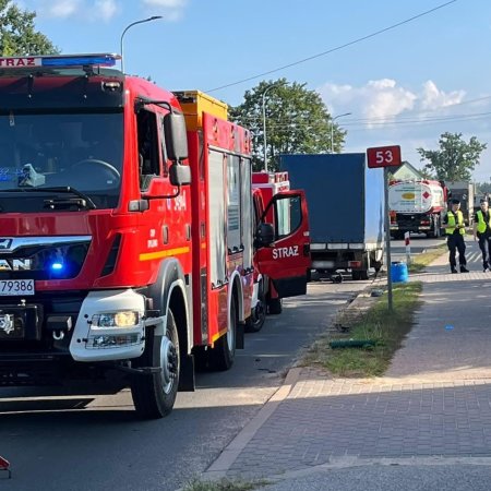 Zderzenie dwóch aut na ruchliwej trasie. Służby ratunkowe w akcji [FOTO]