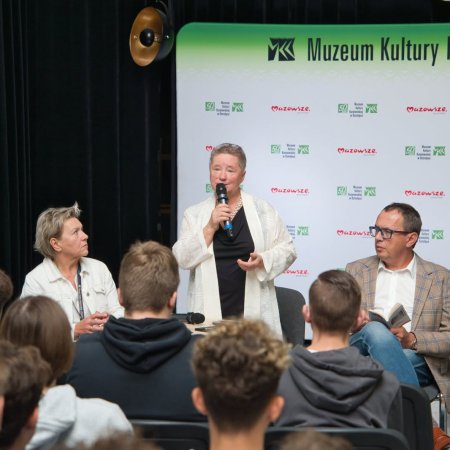 Irena Duchowska z wizytą w Muzeum Kultury Kurpiowskiej. Opowiedziała o życiu Polaków na Litwie [ZDJĘCIA]