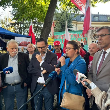 Demonstracja przed Trybunałem Konstytucyjnym z ostrołęckim akcentem