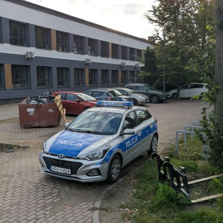 Policja w szkołach w Ostrołęce i powiecie. „Będziemy tak długo, jak będzie to konieczne”