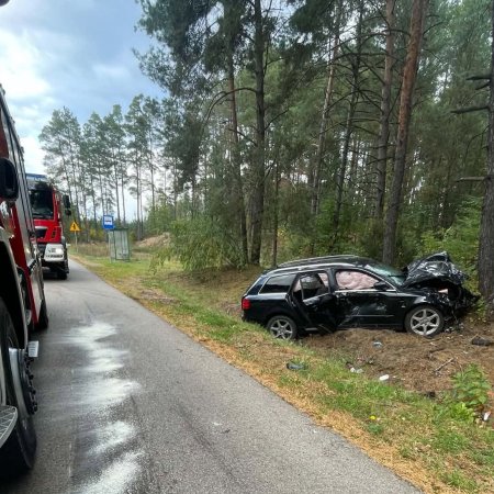 Wypadek w Zdunku! Ucierpiały trzy osoby. Policja podaje przyczynę [ZDJĘCIA]