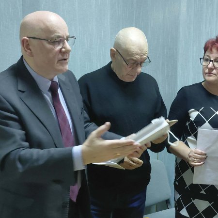 Solidarność spotkała się z byłym posłem. Ożywiona dyskusja przy Placu Bema