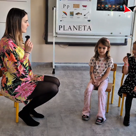 „Kobiety są silne, bo noszą ciężkie zakupy” – szczere wyznania dzieciaków z Przedszkola Miejskiego Nr 8 w Ostrołęce [WIDEO]