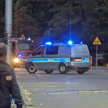 Czwartek bez lekcji. Psycholodzy, patrole i telefony wsparcia po ataku w Ostrołęce