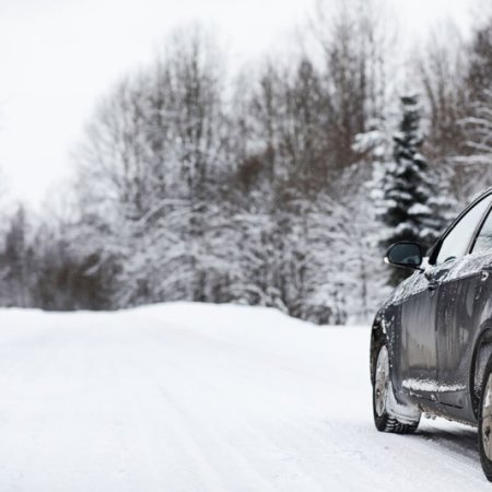 Opony zimowe czy całoroczne – które będą lepszym wyborem?