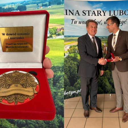 Poseł Marcin Grabowski uhonorował kolejnego wójta. Medal sejmowy za 24 lata pracy