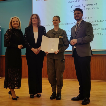 Wielki sukces uczennicy ZSZ Nr 2 w Ostrołęce! Oliwia Rykowska odebrała stypendium Ministra Edukacji