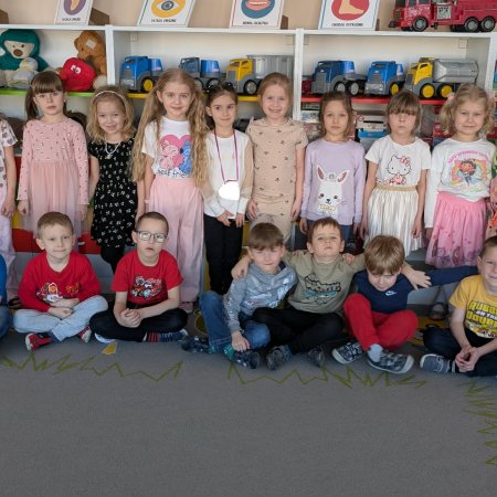 Dzień Kobiet okiem najmłodszych. Odwiedziliśmy Przedszkole Miejskie Nr 8 w Ostrołęce [WIDEO]