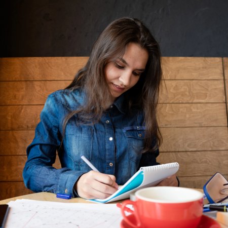 Laptop, który pasuje do nowoczesnego stylu życia – dlaczego MacBook Air to strzał w dziesiątkę?