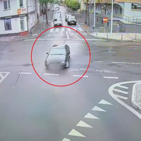 Driftował BMW w centrum Ostrołęki. Stracił prawo jazdy. ZOBACZ WIDEO