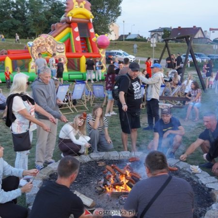 Jesienne ognisko na plaży miejskiej w Ostrołęce. Młodzieżowa Rada Miasta zaprasza na wspólne spotkanie