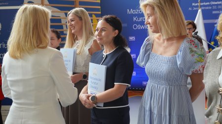 Nauczyciele z Ostrołęki i powiatu odebrali akty awansu. Zobacz pełną listę wyróżnionych [ZDJĘCIA]