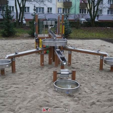 Nowoczesna instalacja stoi bezużyteczna. Co poszło nie tak z wodnym placem zabaw?