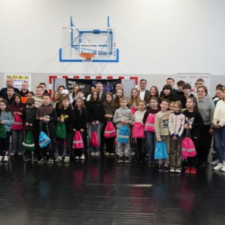 Uczniowie ze Szkoły Podstawowej w Antoniach wzięli udział w kampanii „Jesteś widoczny, jesteś bezpieczny” [ZDJĘCIA, WIDEO]