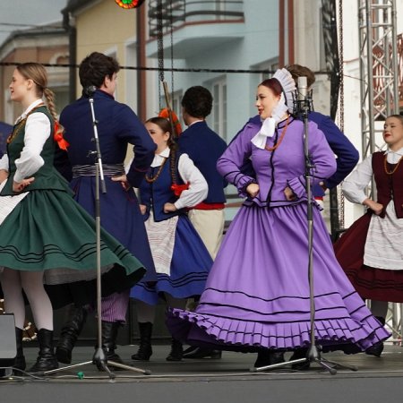 Plac Bema pełen muzyki i kolorów. Wielki finał festiwalu folkloru WIDEO, ZDJĘCIA]