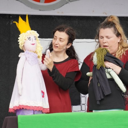 Spektakl „Kto pokona smoka?” na Placu Wolności. Za nami kolejne „Godziny dla rodziny" [ZDJĘCIA, WIDEO]
