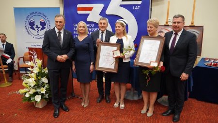 Wyjątkowy jubileusz w Ostrołęce. Samorząd pielęgniarek i położnych świętował 35-lecie działalności! [WIDEO, ZDJĘCIA]