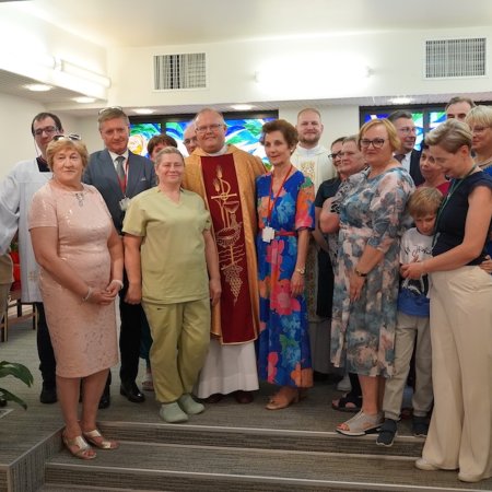 „Samemu nie dałbym rady”. Ks. Dariusz Izbicki pożegnał ostrołęcki szpital. Wiemy, kto go zastąpi! [ZDJĘCIA]