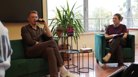 Spotkanie z Jakubem Rutką w Bibliotece Pedagogicznej w Ostrołęce. Było o kryminałach i planach na kolejne książki [ZDJĘCIA, WIDEO]