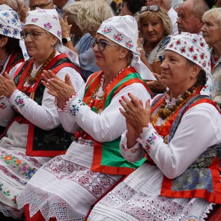 PESEL to tylko liczba! Seniorzy opanowali Zagrodę Kurpiowską [WIDEO, ZDJĘCIA]