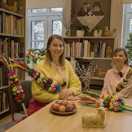 Dlaczego Kurpie pukali w ule i ścigali się po mszy? Odkryj tajemnice kurpiowskiej Wielkanocy! [WIDEO]