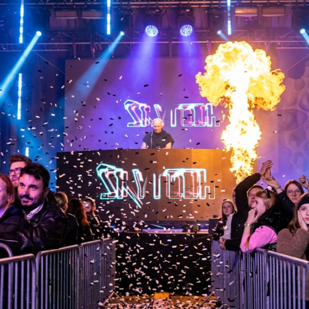 Energetyczny finał pierwszego dnia Dni Ostrołęki! DJ Skytech porwał tłumy na plaży [WIDEO, ZDJĘCIA]