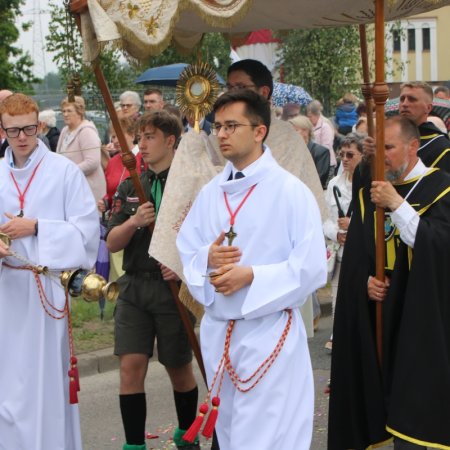Uroczysta procesja Bożego Ciała w parafii pw. św. Franciszka z Asyżu [WIDEO, ZDJĘCIA]
