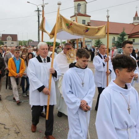 Procesja Bożego Ciała w parafii pw. NMP Królowej Rodzin [WIDEO, ZDJĘCIA]