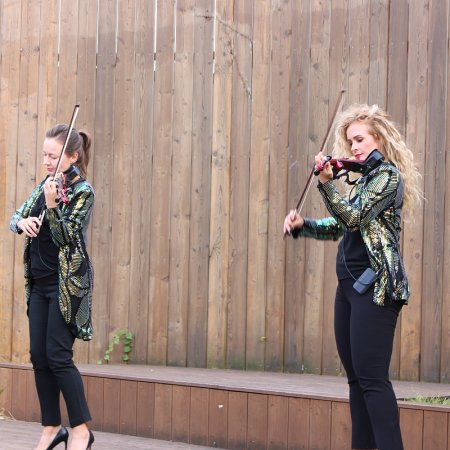Skrzypcowy duet Queens of Violin zachwycił w Rzekuniu! [WIDEO, ZDJĘCIA]