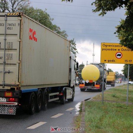 Zmiany na drogach w Ostrołęce. Znikają konkretne znaki, wracają stare zasady… ale z pewnym zastrzeżeniem!