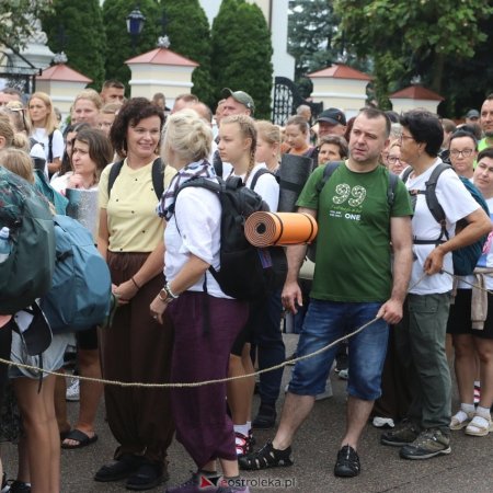 Cztery dni za pielgrzymami. Grupa z Ostrołęki dotarła do Huty Mińskiej [ZDJĘCIA]