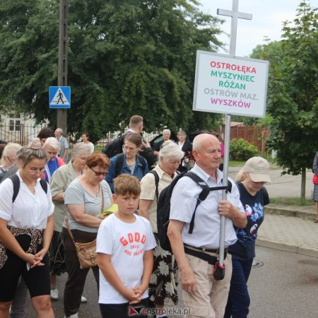 Pielgrzymka w morderczym upale. Pątnicy coraz bliżej Jasnej Góry [WIDEO, ZDJĘCIA]