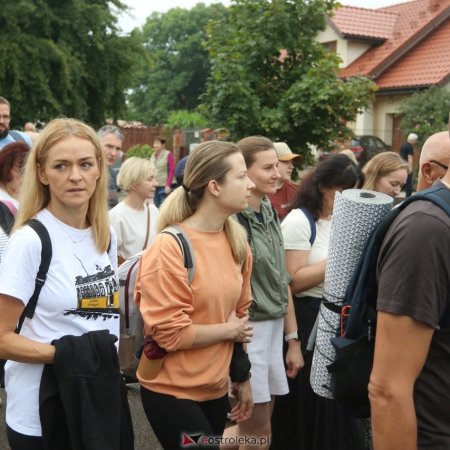 Coraz bliżej Jasnej Góry. Pielgrzymi idą już dziewięć dni! [WIDEO, ZDJĘCIA]