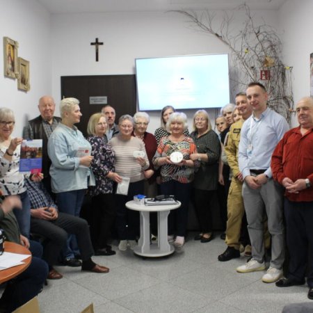 Gmina Olszewo-Borki walczy o czyste powietrze. Seniorzy z czujkami, a szkoła w Grabówku do ocieplenia [ZDJĘCIA]