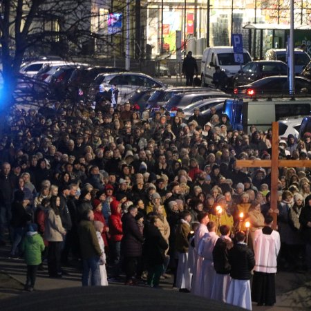 Droga krzyżowa ulicami miasta. Czas głębokiej refleksji [WIDEO, ZDJĘCIA]