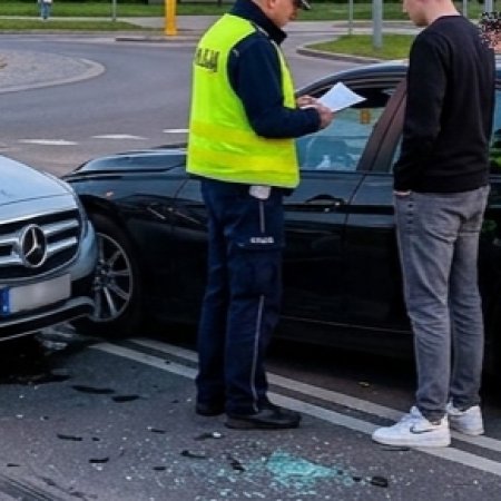 Prawdopodobieństwo jedno na milion? Zderzyli się w Ostrołęce, policjanci przecierali oczy ze zdumienia