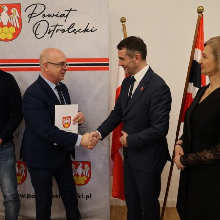 Ponad 2,2 mln zł na drogę w Kordowie. Powiat podpisał umowę z wykonawcą