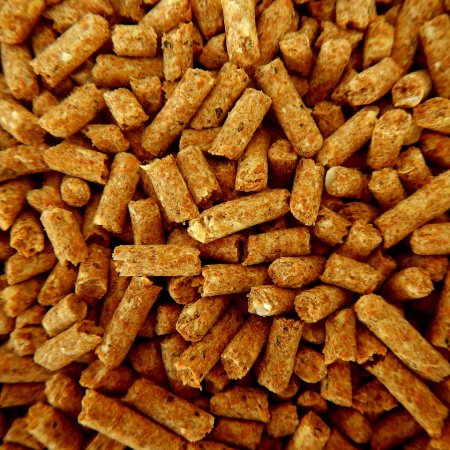 Puste magazyny i nadzieja na dostawy. Jak wygląda sytuacja z pelletem w Ostrołęce?