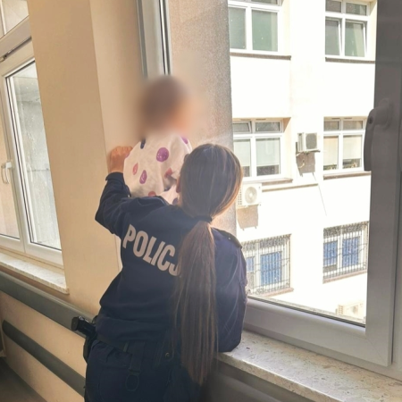 Dramat dwulatki! Uciekła od pijanej matki do sąsiadów