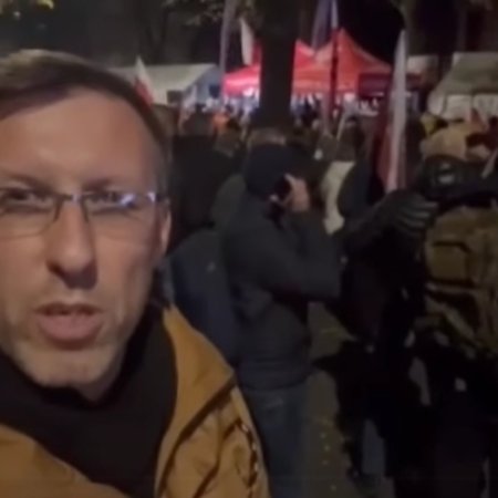 „Przybywajcie!”. Poseł Marcin Grabowski przed Trybunałem Konstytucyjnym [WIDEO]
