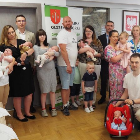 Maluszki z gminy Olszewo-Borki powitane w urzędzie. Dostały specjalne wyprawki [ZDJĘCIA] 