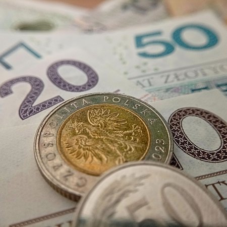 Ten rocznik dostanie dodatkowe pieniądze bez wniosku. Ponad 360 zł miesięcznie