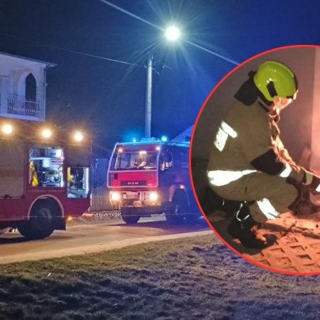 Chwile grozy w sobotni wieczór. Strażacy ratowali dom przed spaleniem [ZDJĘCIA]
