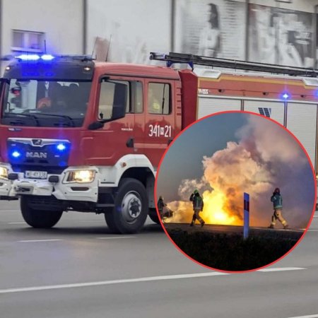 Samochód w ogniu. Akcja służb pod Ostrołęką