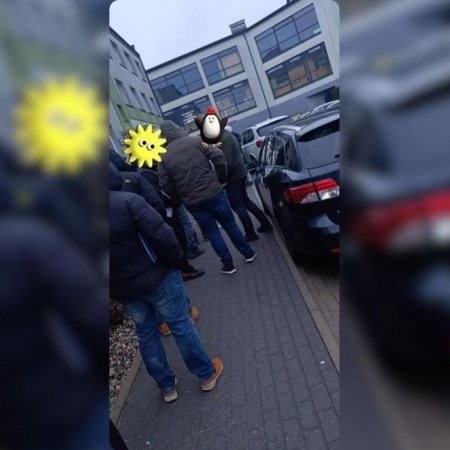 Gigantyczna kolejka w Ostrołęce. Sceny jak z PRL pod jednym z urzędów!