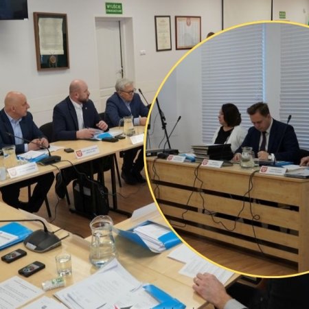 Oglądaj na żywo: Kluczowe decyzje dla Ostrołęki zapadają właśnie teraz! [ZDJĘCIA]