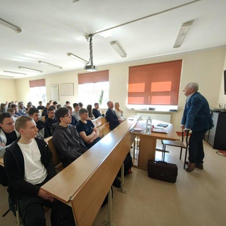 Prokurator odwiedza szkoły w regionie. Uczniowie z Kadzidła i Baranowa już po pierwszych spotkaniach [ZDJĘCIA]